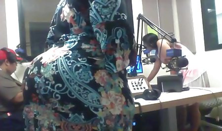 Menggosok diri sendiri kira-kira. meludah tidak membantu. cerita bokep top