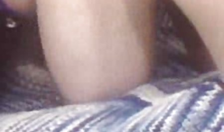 Menyenangkan cerita selingkuh xxx milf menikmati cara dia sedang diawasi, masturbasi sebelum seks
