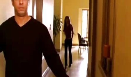 Pelacur Alice mengambil ayam di semua tiga cerita bokep paling panas lubang