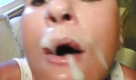 Indah Tinka dengan pantat besar mendapat sperma di cerita bokep bumil lubang untuk sialan