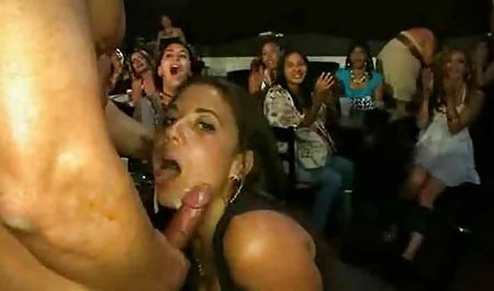 Bersemangat sex cerita mesum milf Fucks dengan seorang pria muda di sebuah video Amatir